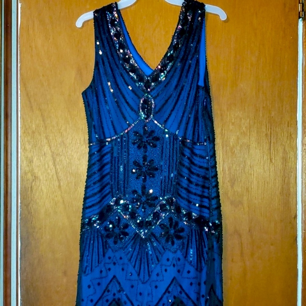 Beautiful flapper Blue/black/color-shift shimmering design all over w/fringe